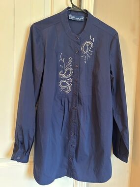 Navy Button-Front Toppled /shirt  with Rhinestone Swirl Embellishment like new